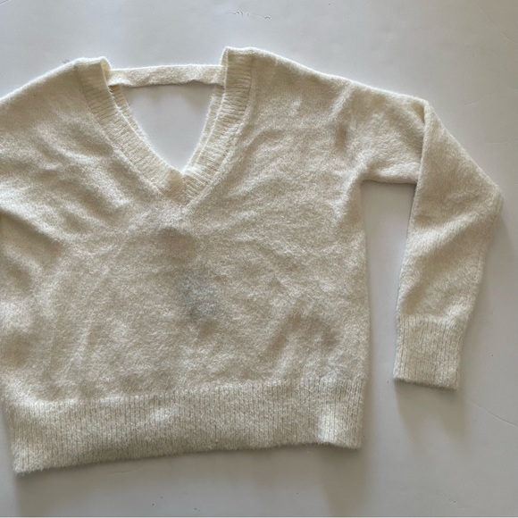 Jessica Simpson White V-neck Fleece Knot Sweater - Picture 3 of 9